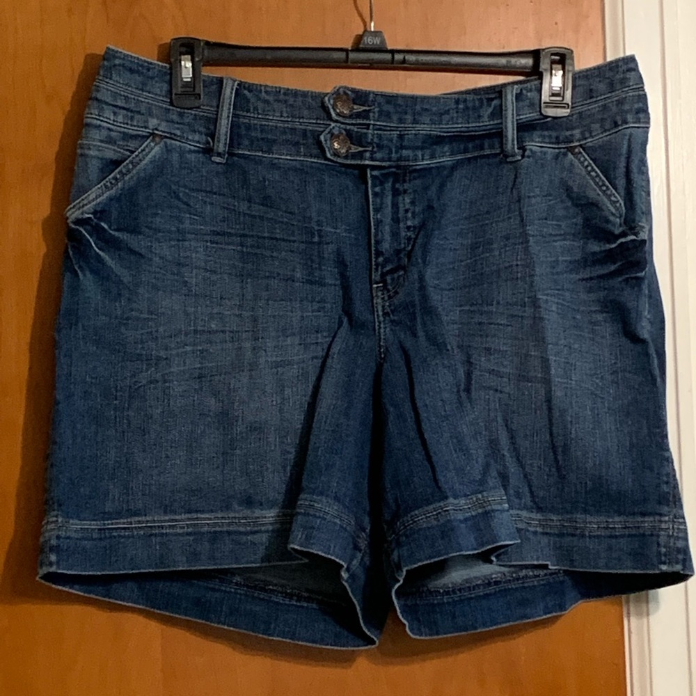 Lane Bryant jean shorts size 20.
